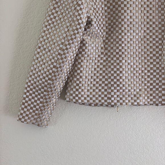 Liz Claiborne Tan and White Bomber Jacket with Quilted Design - Picture 7 of 9